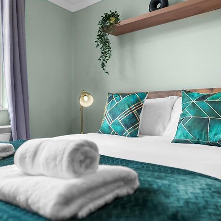 Chic 2 Bedroom Apartment Near Liverpool Street By Gold Stays 伦敦 外观 照片