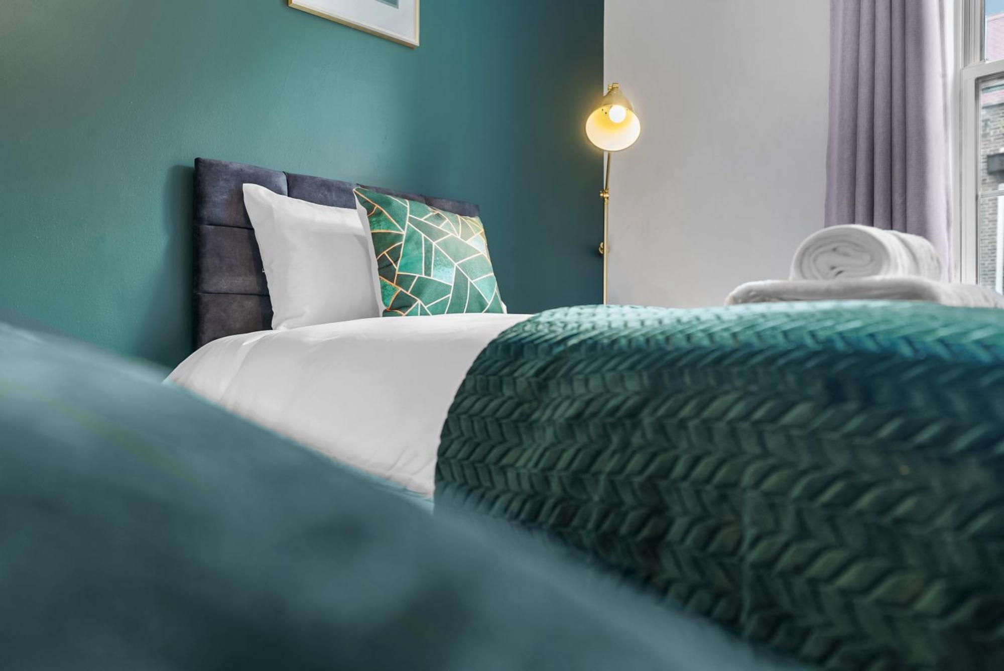 Chic 2 Bedroom Apartment Near Liverpool Street By Gold Stays 伦敦 外观 照片
